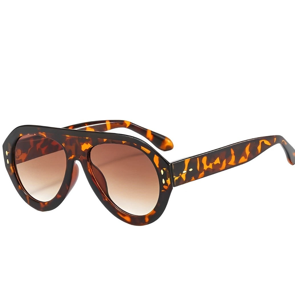 Retro Oval Leopard Print Sunglasses for Women and Men, Gradient Tan Lenses, Vintage 1970s Style Designer Style Fashion Eyewear